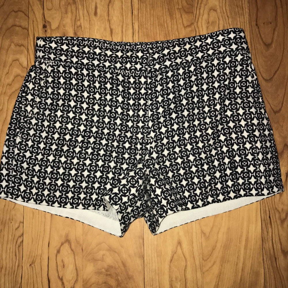 {Joe Fresh}•Black and white dress shorts size 6
